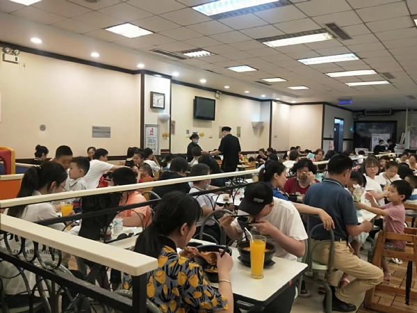 康德專(zhuān)注于食品調(diào)味料已十八年有余，一直注重出品的安全、穩(wěn)定，強(qiáng)調(diào)給商家?guī)?lái)廚師便捷,出品穩(wěn)定，減少能耗，安全有保障！歡迎有意合作老板質(zhì)詢(xún)來(lái)工廠(chǎng)考察！